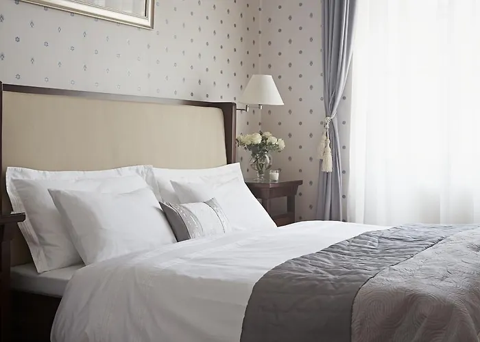Almandine Lägenhetshotell 4*