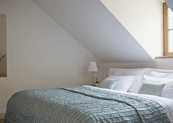 Almandine Lägenhetshotell