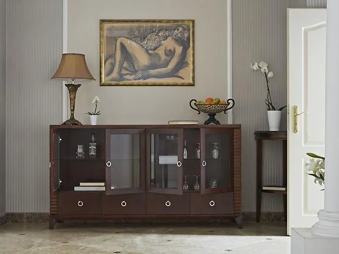 Almandine Lägenhetshotell 4*