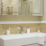 Almandine Apartmanhotel Prága