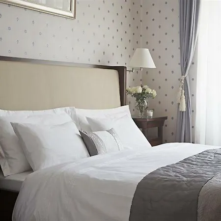Almandine Lägenhetshotell 4*