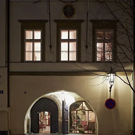 Almandine Lägenhetshotell