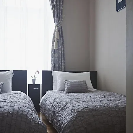 Almandine Lägenhetshotell 4*