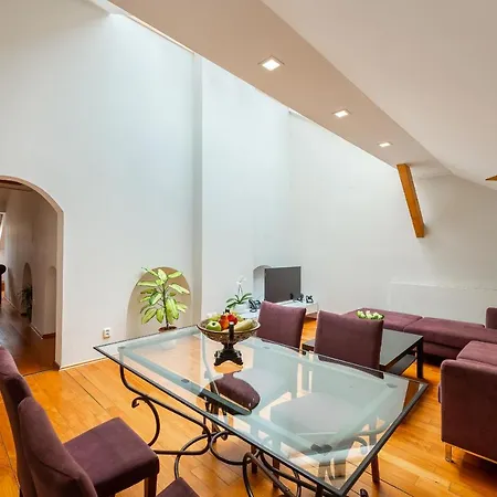 Almandine Lejlighedshotel 4*