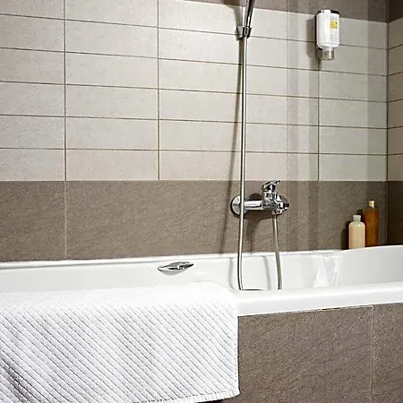 Almandine Apartahotel 4*