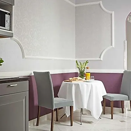 Almandine Apartahotel 4*