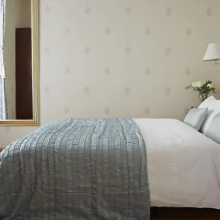 Almandine 4* Prague