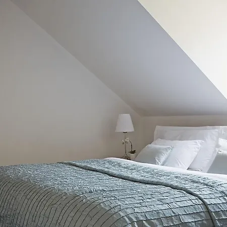 Almandine Apartahotel