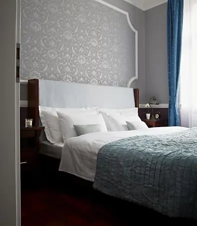 Almandine 4* Prague