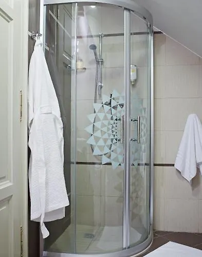 Almandine 4* Prague