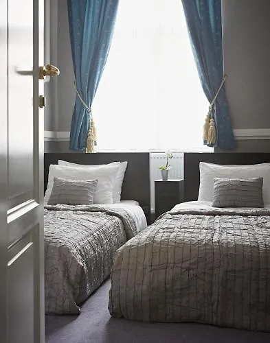 Almandine Aparthotel 4*