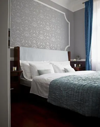 Almandine 4* Prague