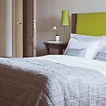 Almandine Apartahotel Praga