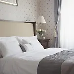 Almandine Apartahotel 4*