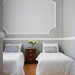 Almandine Apartahotel Praga