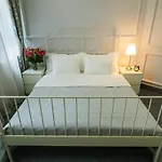 Almandine Apartahotel Praga