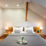 Almandine Apartahotel